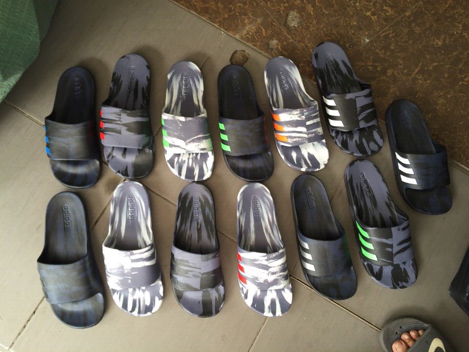 Dép Adidas đúc loang 3 sọc